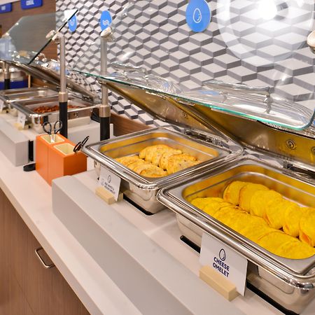 홀리데이 인 익스프레스 앤 스위트 애슈터뷸라-제네바 호텔 오스틴버그 외부 사진